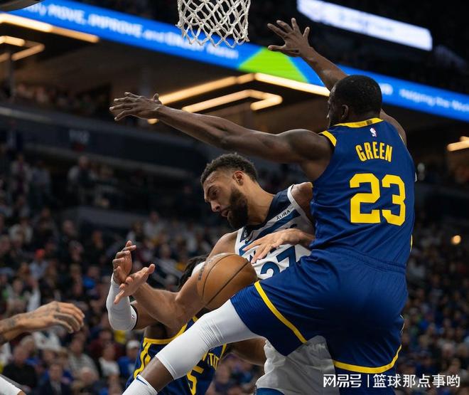 ewc电竞竞猜 -包含冲刺阶段国王杯传出新动向，明尼苏达森林狼更衣室发声，管理层表态：压力陡增，团队化学反应显著的词条