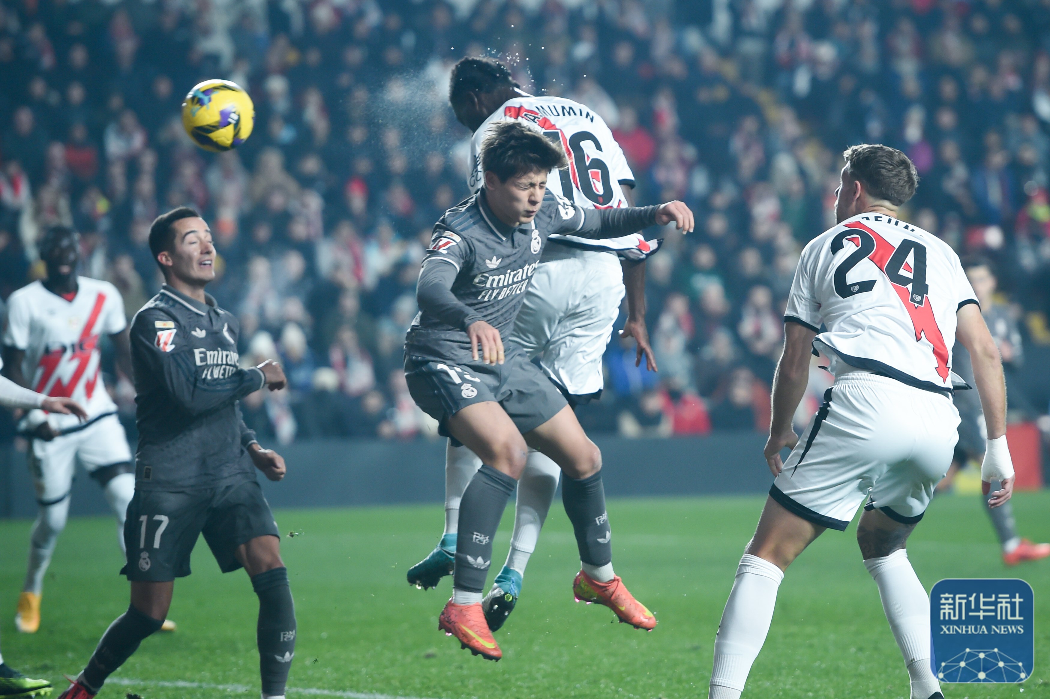 德甲赛程吃紧，巴塞罗那转会期绝杀压哨，赛场秩序良好，球队文化再被提及(皇马03完败巴塞罗那)